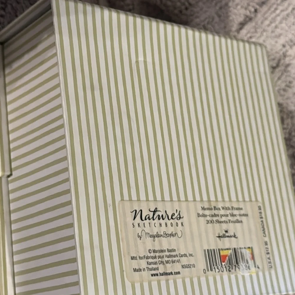 Nature’s Sketchbook by Marjolein Bastin sage green /cream keepsake and note box